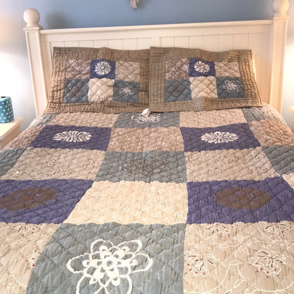 Quilted Comforter with Beading & 2 Pillow Shams